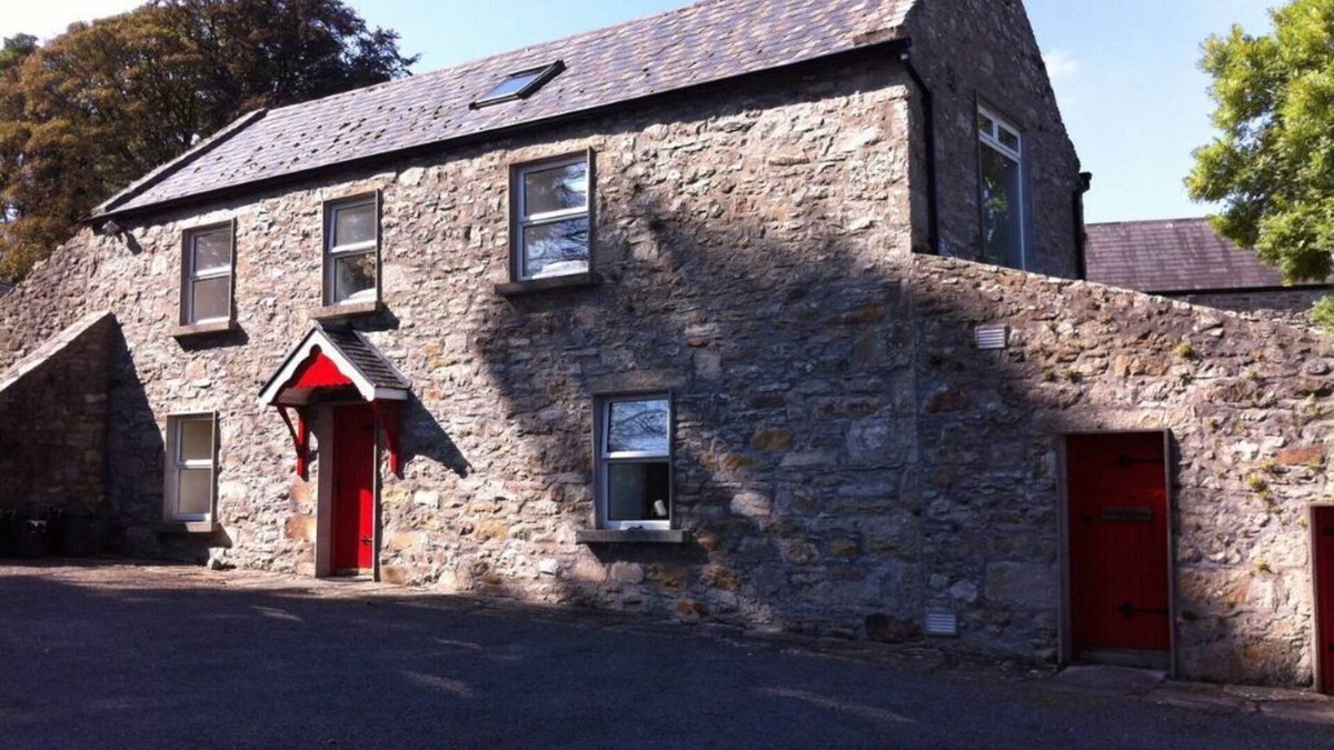 Swinford House | 200 Year Old Stone Built Cottage