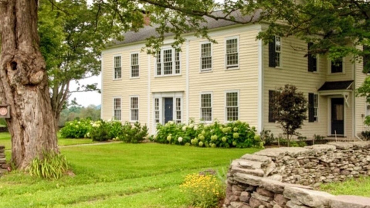 Bloomville Other | 200+ Years of History at Mark’s Good Apples Farm. Paint, hike, cook, ski, music.