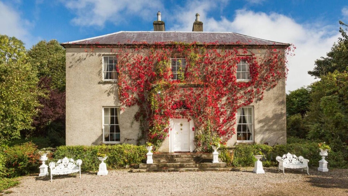 Fahan House | 200 yr old Georgian house located in beautiful Co Donegal 10 mins from beach