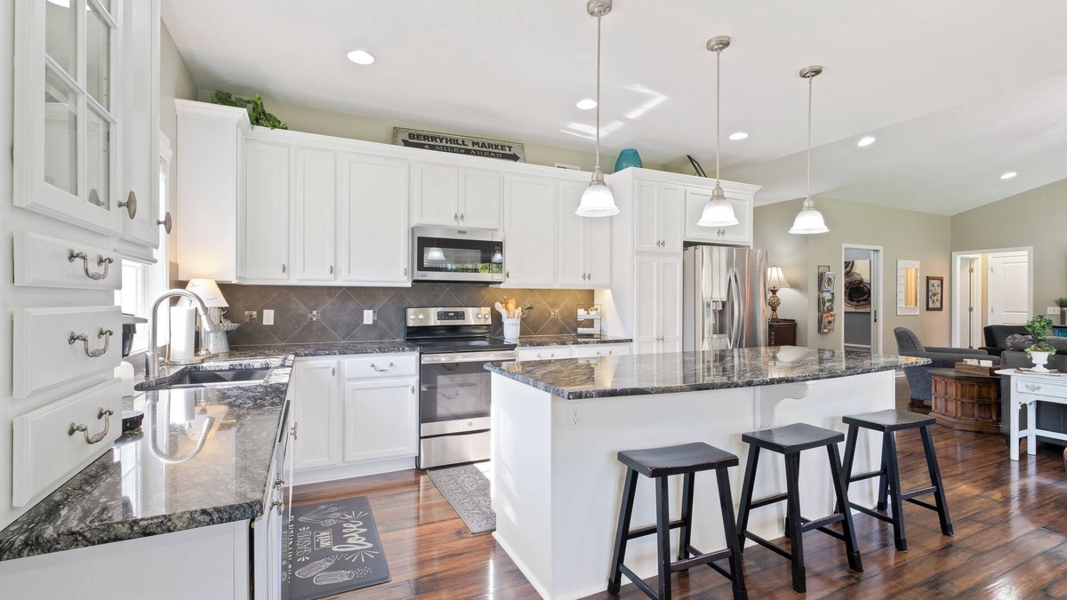 Mission Hills House | 2000 SQ FT Open Concept One Level - Gorgeous - 1 Mile to WATERPARK- FREE PASSES!