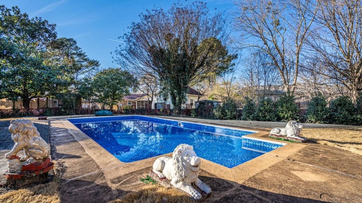 Huntsville House | 2003 Weatherly RD SE · 《Custom Pool》Fiber Wifi/Sleeps 9/4 Bedroom