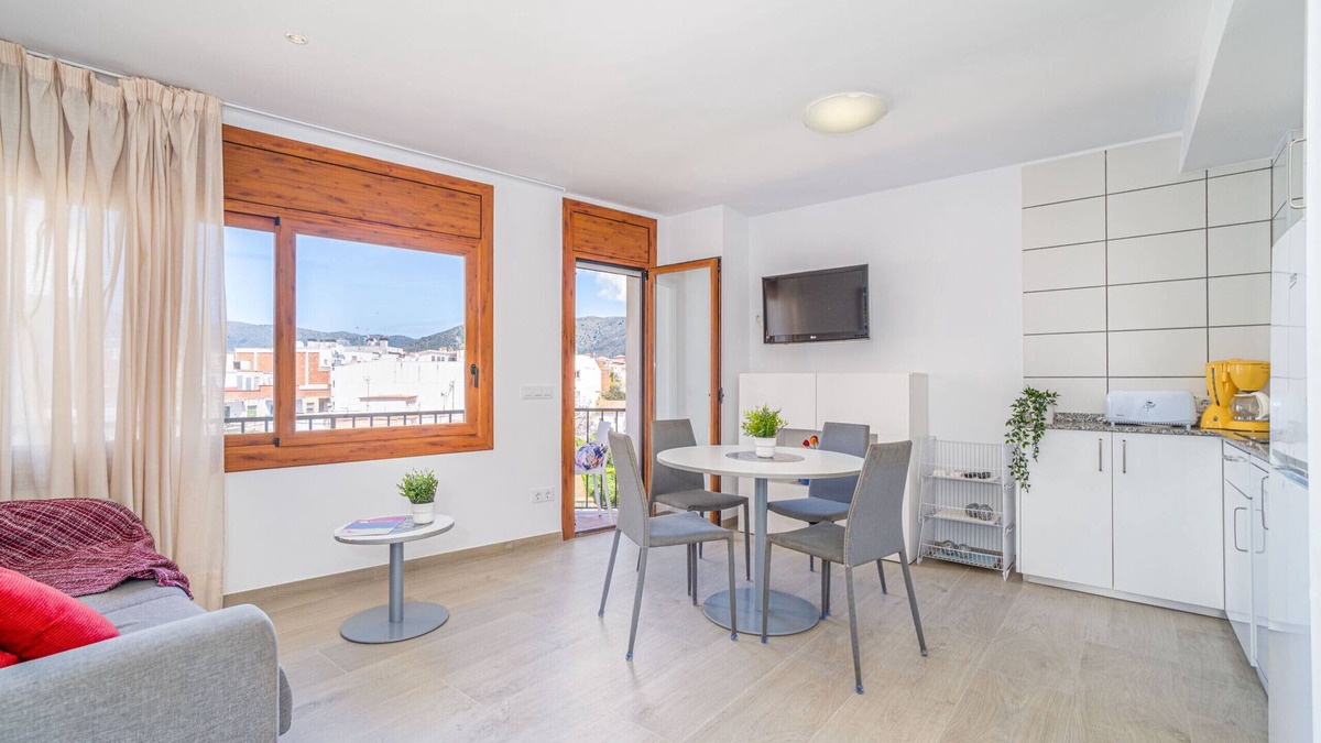 Roses Town Center Apartment | 2008-AV DE RHODE Apartment with wifi near the beach