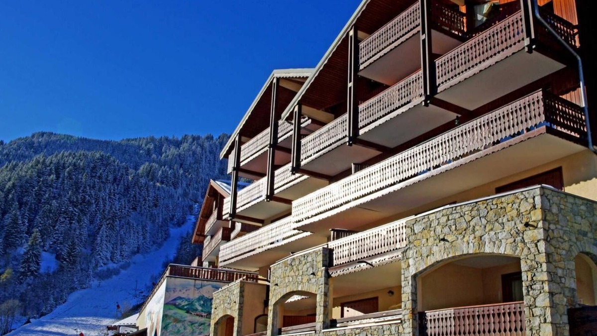 Champagny-en-Vanoise Apartment | 200m from resort center, 3rd floor, balcony, fireplace or stove, parking, tv, ski locker, 54m²