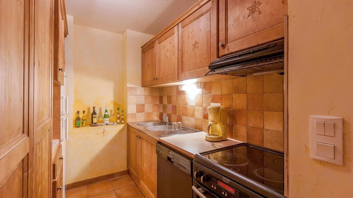 Lanslevillard Apartment | 200m from ski slopes, fitness, swimming pool, sauna, hammam, balcony, fireplace or stove, tv