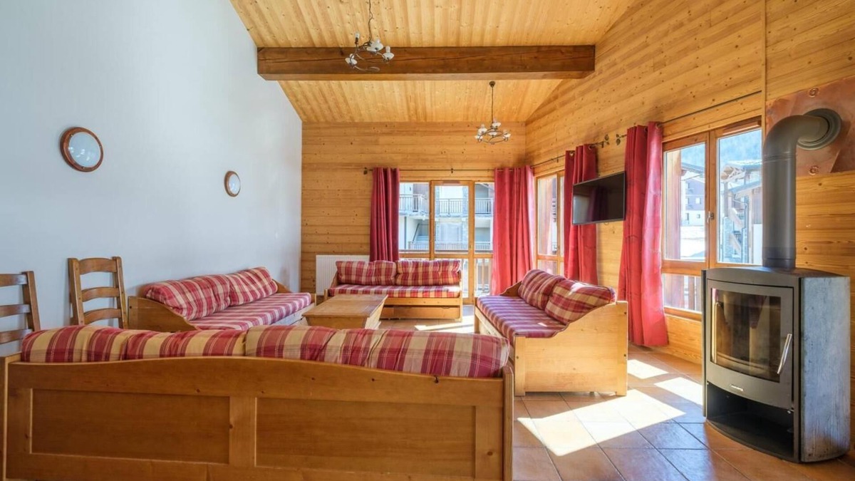 Lanslevillard Apartment | 200m from ski slopes, fitness, swimming pool, sauna, hammam, fireplace or stove, tv, ski locker
