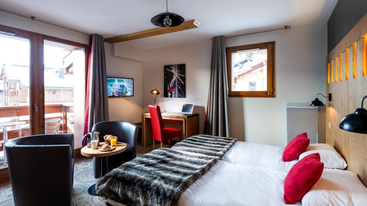 Les Saisies Apartment | 200m from ski slopes, swimming pool, sauna, hammam, terrace, balcony, tv, ski locker, 50m²