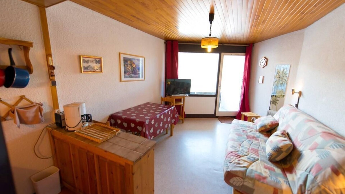 Les Claux Apartment | 200m from ski slopes, 3rd floor, balcony, tv, 25m², Vars