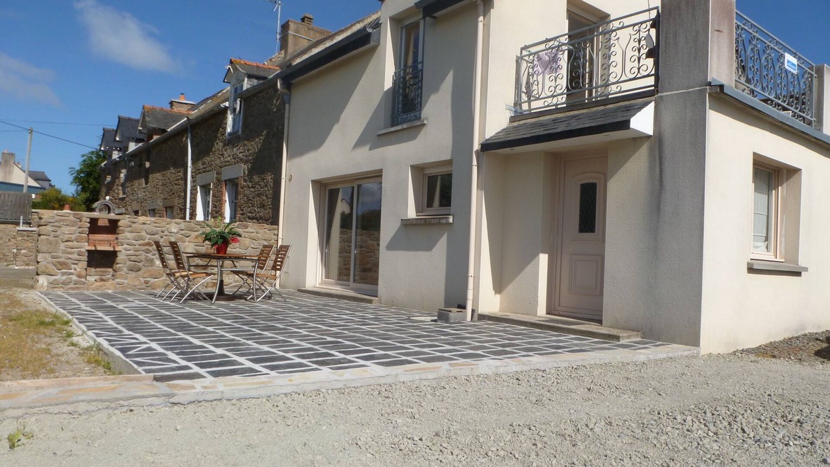 Cancale Apartment | 200m from the beach : Cancale - apartment 2/3 pers - terrace and sea view
