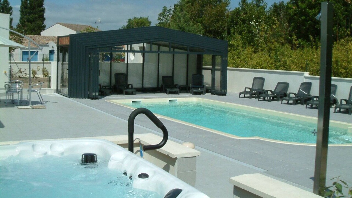 Fouras Villa | 200m from the ocean, villa "Madame" in residence with swimming pool ...: Les Thalassiles