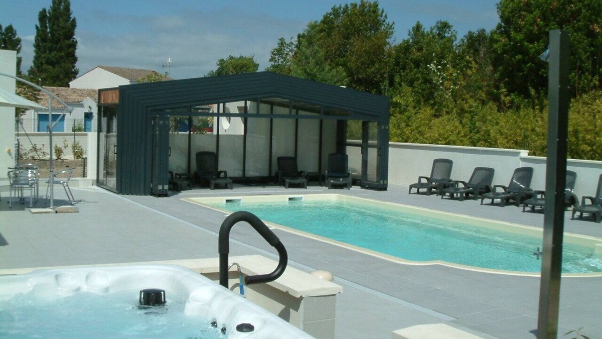 Fouras Villa | 200m from the ocean, villa Boyard in residence with swimming pool . Les Thalassiles
