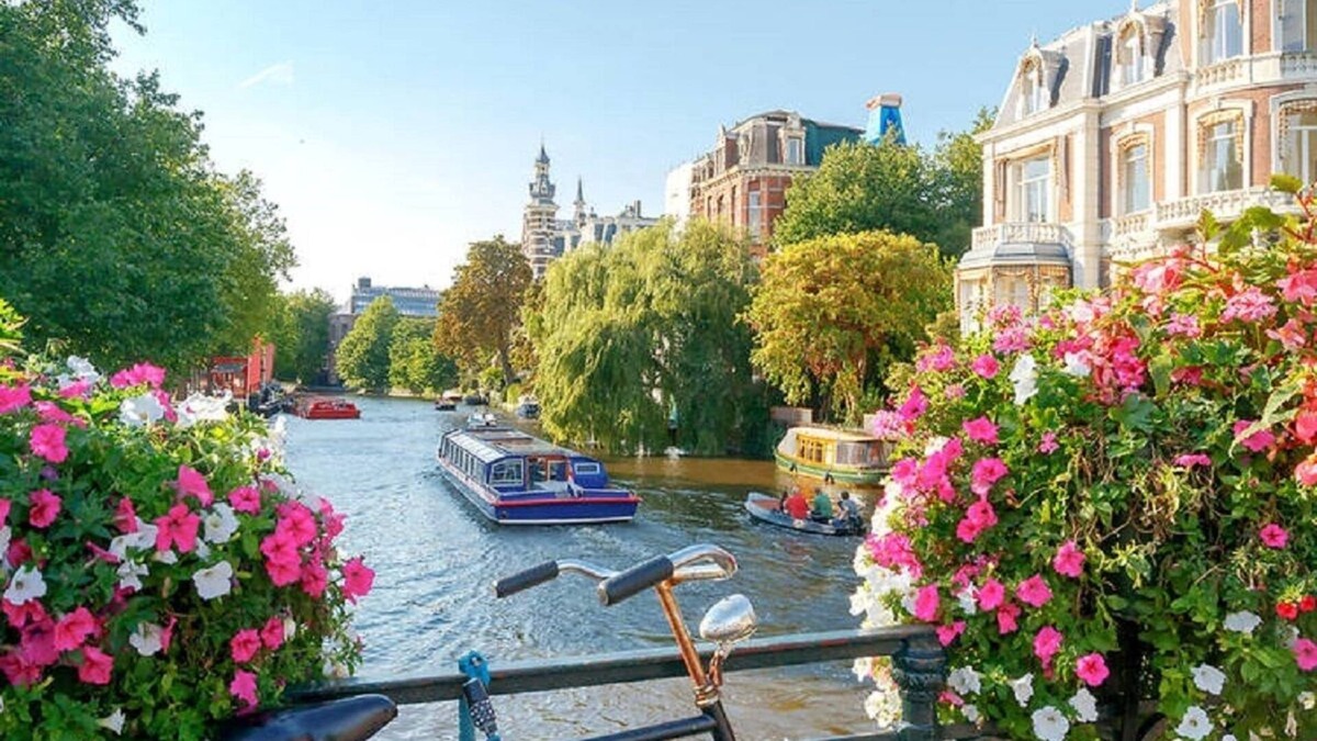 Helmersbuurt Apartment | 200M2 Amsterdam home with private rooftop in the city center