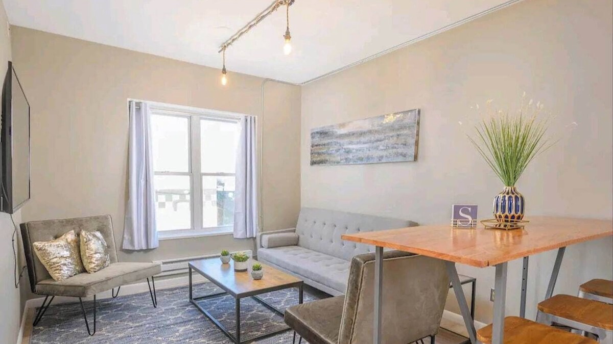Appleton Apartment | 201 - Downtown 2 Bedroom Apartment