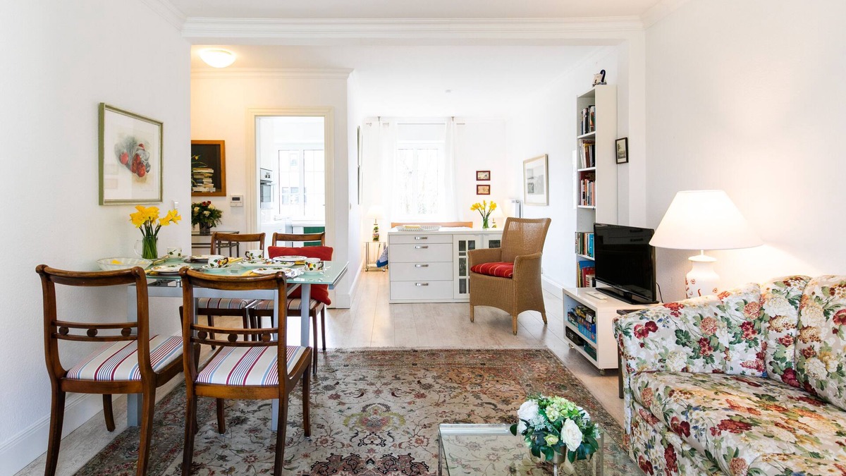Poppenbuttel Apartment | 2018 modernized feel-good oasis with lots of comfort and charm, sunny and quiet
