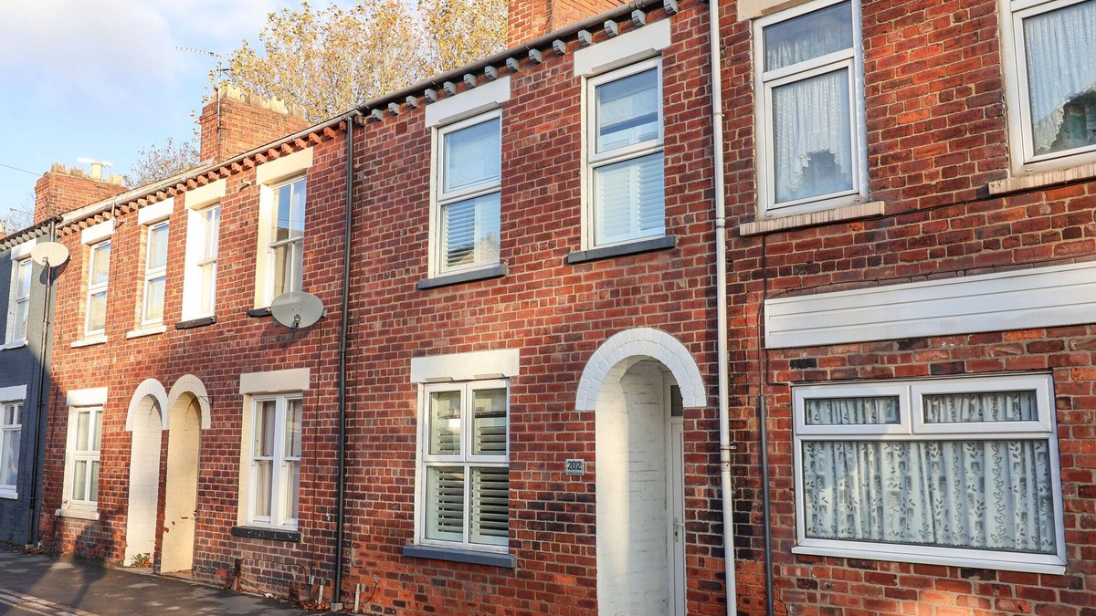 York House | 202 SALISBURY TERRACE, with open fire in York