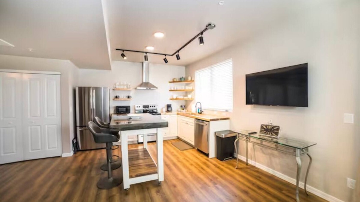 Southside Apartment | 202 - The Lofts, by Flagtown, 1 bed,1bath