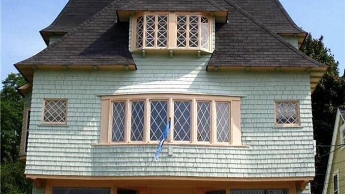 York Harbor House | 2021 Reno! Sleep 16. The 1854 Telegraph Co. House Open to Public for First Time!