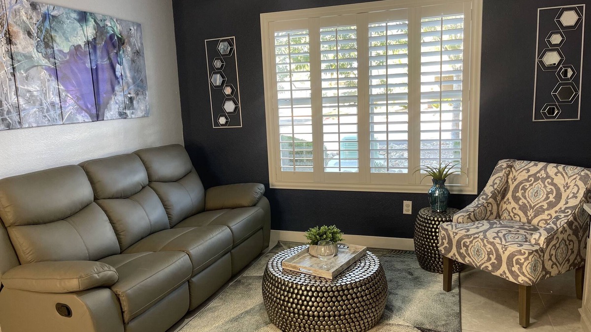 Silverado Ranch Condo | 2022 Reno | Fast Wifi | King Bed | Minutes from Las Vegas Strip
