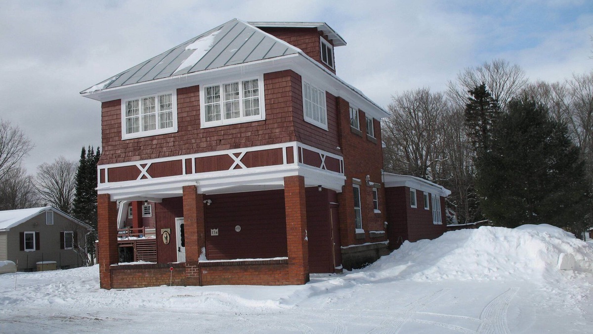 Old Forge House | 2023-2024 Seasons! Booking Now.Large Private Home in the heart of Old Forge