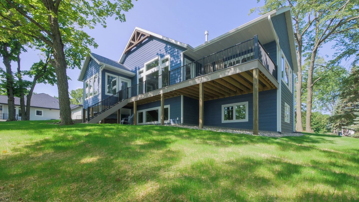 Alexandria House | 2023 Built Home on Lake Geneva. 5 Bed, 3-1/2 Bath sleeps 12!