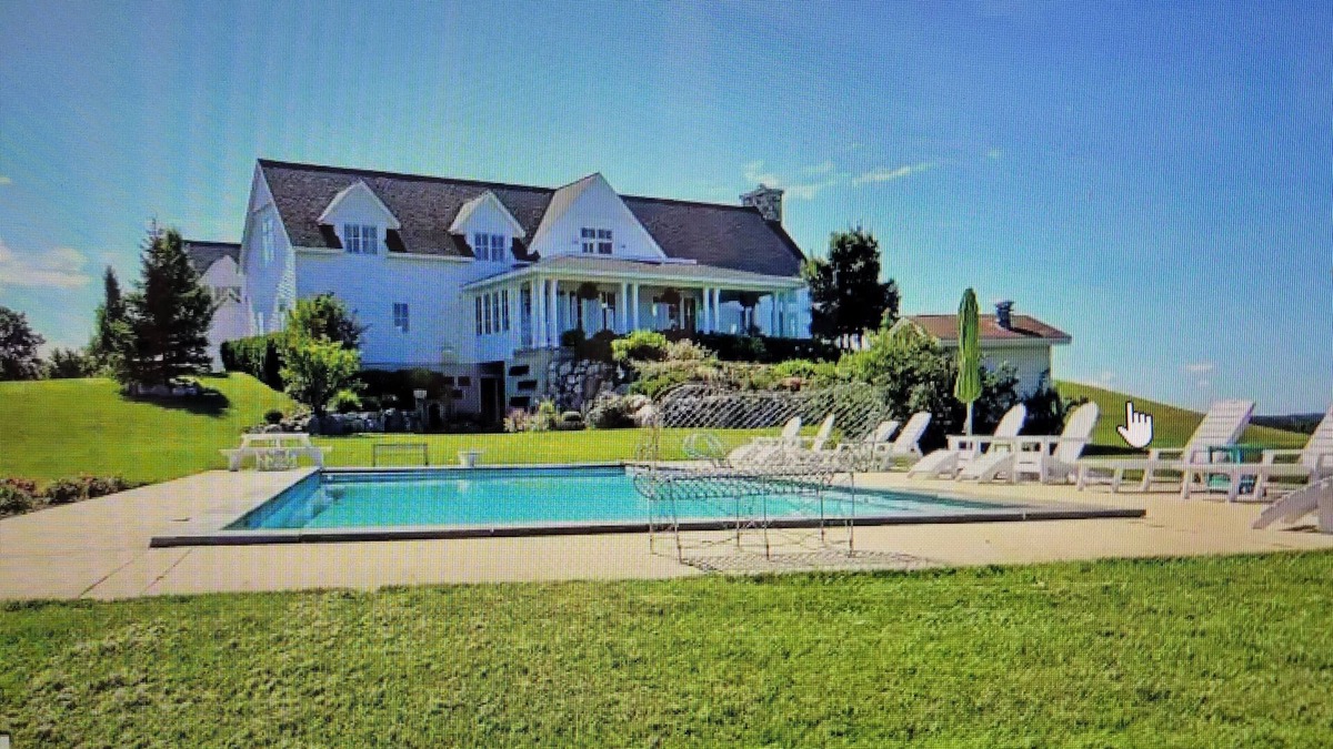Suttons Bay House | 2023 Vineyard House