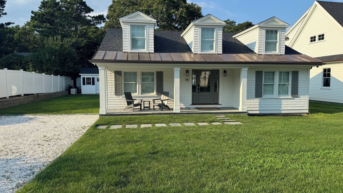 East Falmouth House | 2024 New reconstruction in Seacoast Shores Community - walk to private beach