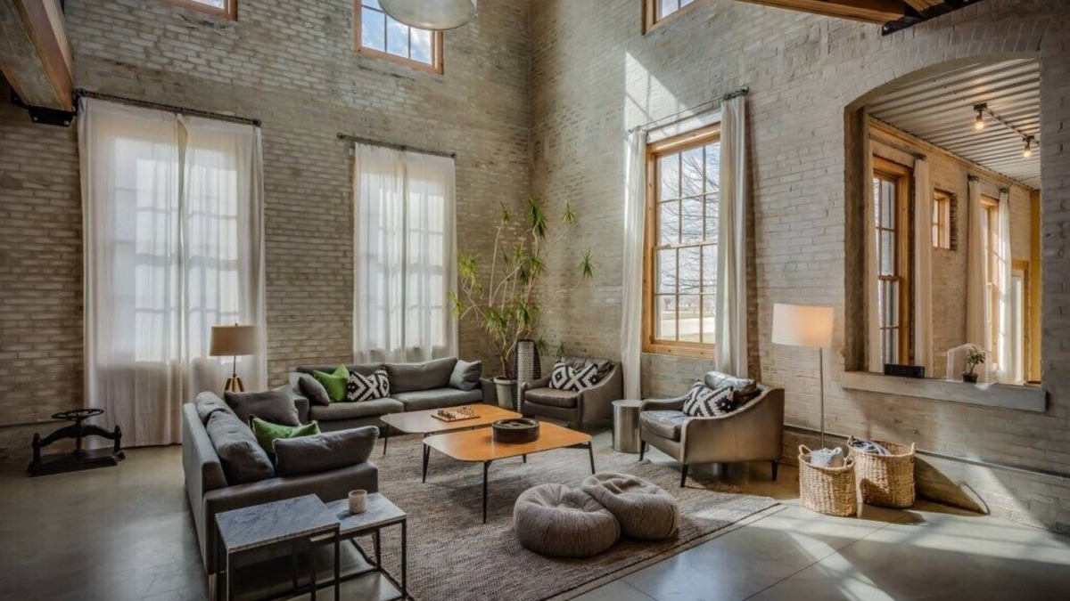 Three Oaks House | 2025/2026 Open! - Colossal Loft in Three Oaks. 2 Night Summer Minimum