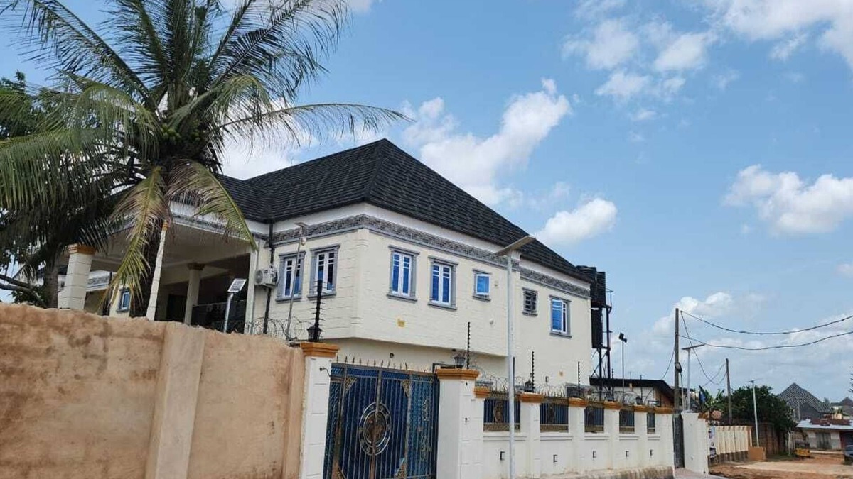 Benin City Apartment | 2025-Built Lavish 3BR Gated Suite in Etete GRA Benin City—24/7 Power & Security!