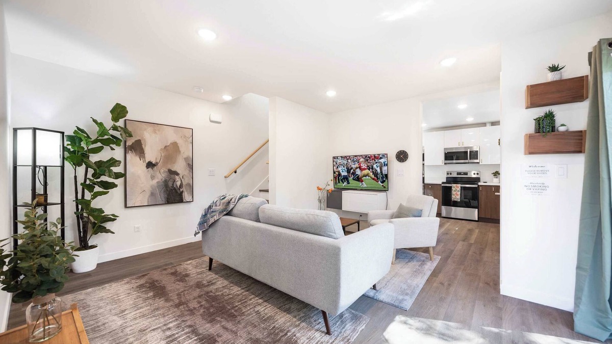 Northgate House | 2025 Built Modern Retreat w/3 AC in Safe Location