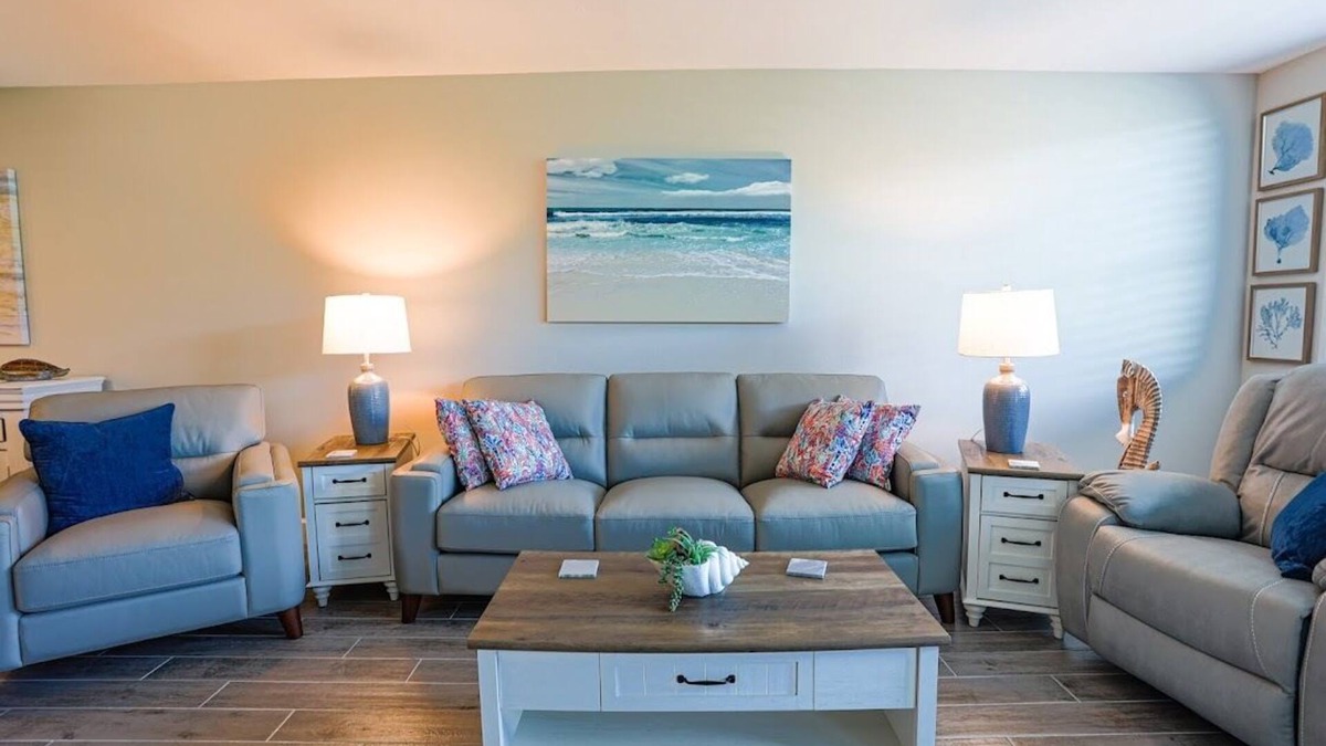 Sanibel Condo | 2025 PRICES REDUCED 1st Floor, Beach Access, 2 B/B, 5 Star Extremely Clean