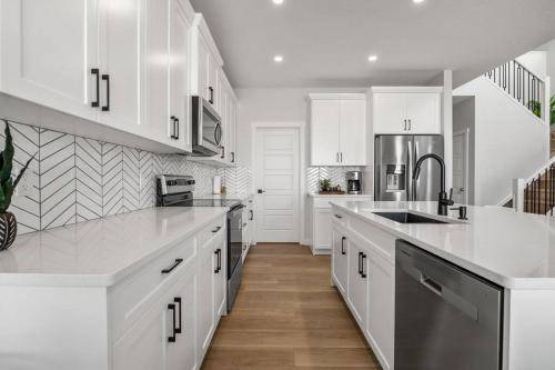 Southeast Calgary House | 204 m² House ∙ 3 bedrooms ∙ 6 guests