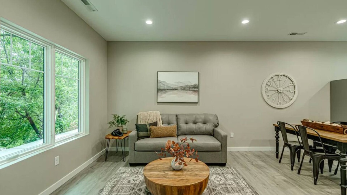 Bismarck House | 205 at the Mill. Downtown, Brand New, and Sleeps 8!