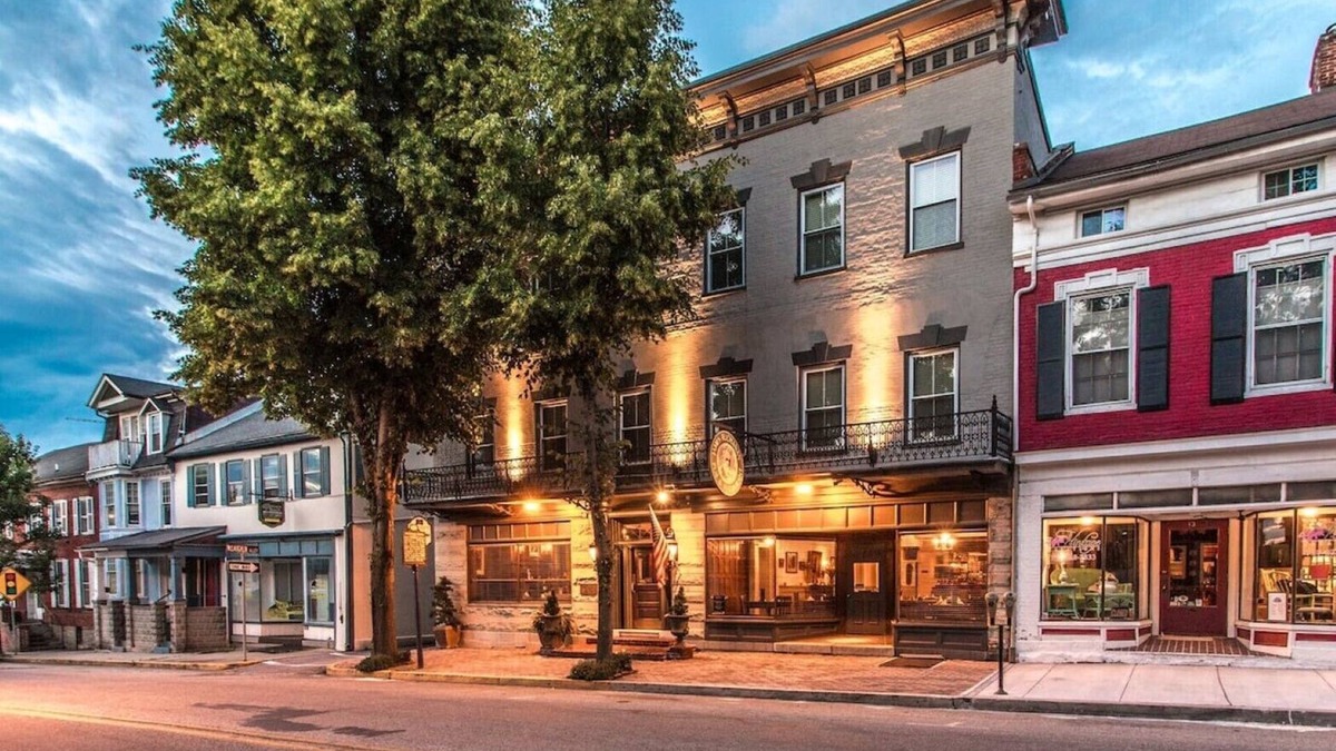 Mercersburg Bed & Breakfast | 205 - James's Room - James Buchanan Hotel