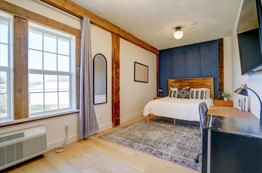 Waunakee Hotel | 205 - Queen Suite