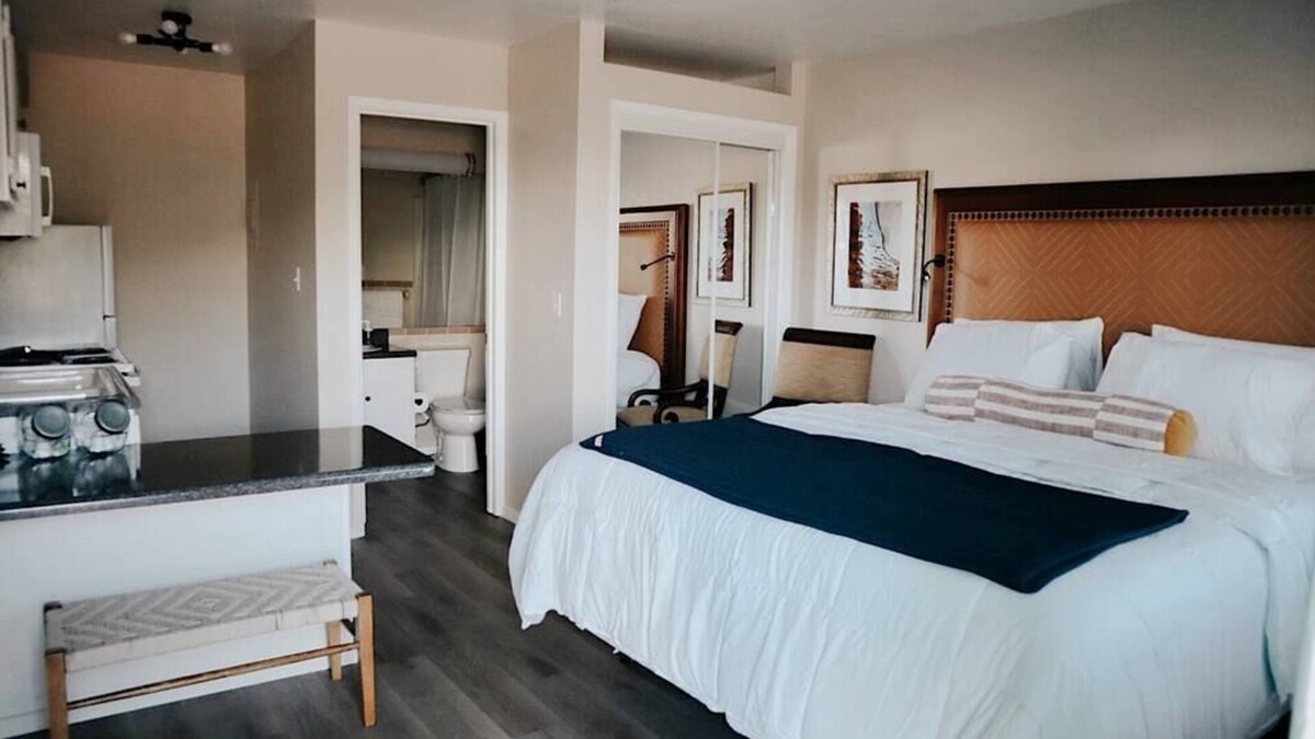 Mesa Apartment | 205 Spacious & Cozy Studio in Mesa -1 King bed!