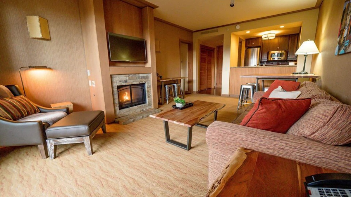 Cle Elum Condo | 2066 🏔🏌🏻Unique ONE Bedroom condo with full kitchen & private patio!