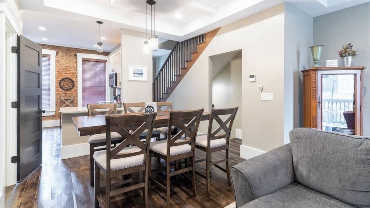 Madison House | #209 Kings, River View, Deck, Bicentennial Park
