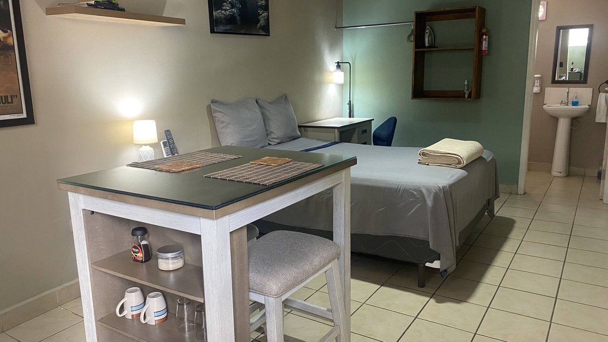 San Pedro Sula Apartment | 209- Suite Personal 1 Habitacion, Baño, Cocineta, TV, Ducha, A/c, Parqueo