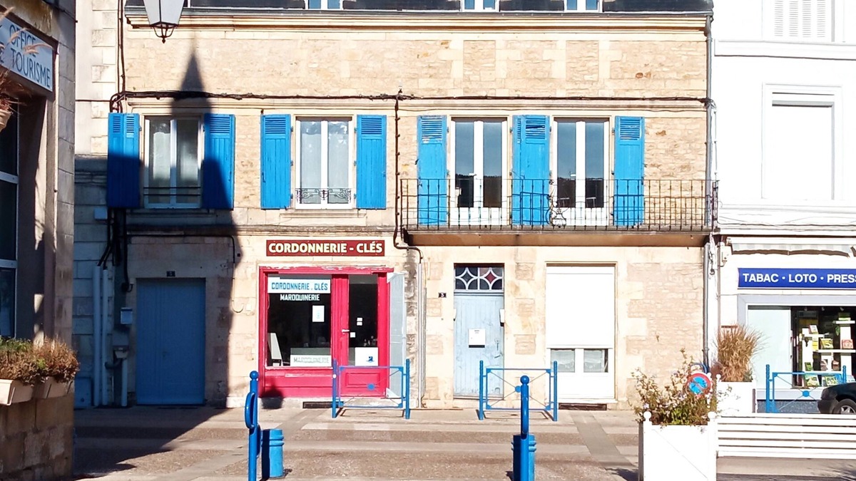 Gencay Apartment | 20min Poitiers city center apartment close to all amenities and attractions