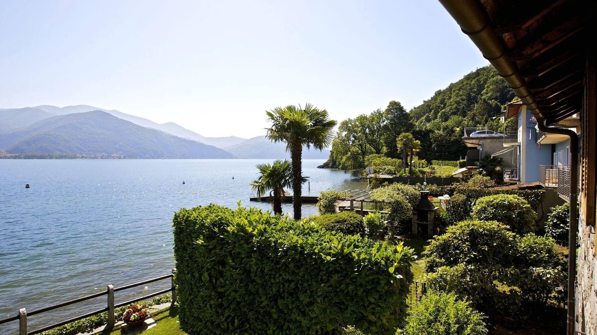 Cannobio House | 2½-room-rustico with large terrace in a quiet and sunny location directly on the beach