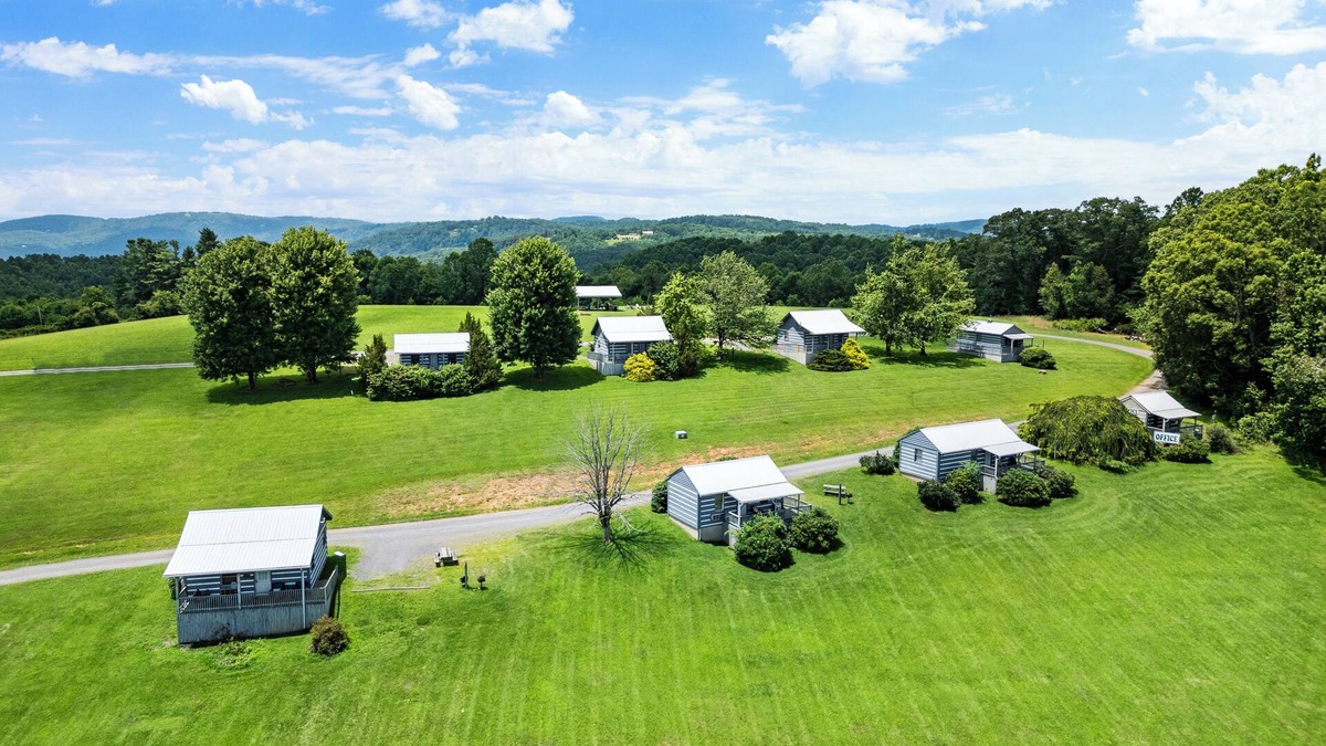 Fancy Gap Cabin | 21 Acre Mountain Escape! 11 Private Cabins! Weddings, Reunions, & Events!