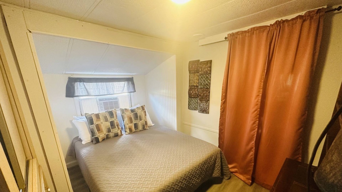 Ono Island RV Rental | 21 minutes away from Gulf Shores Beach, 6.9 from OWA and 25miles from Flora Bama