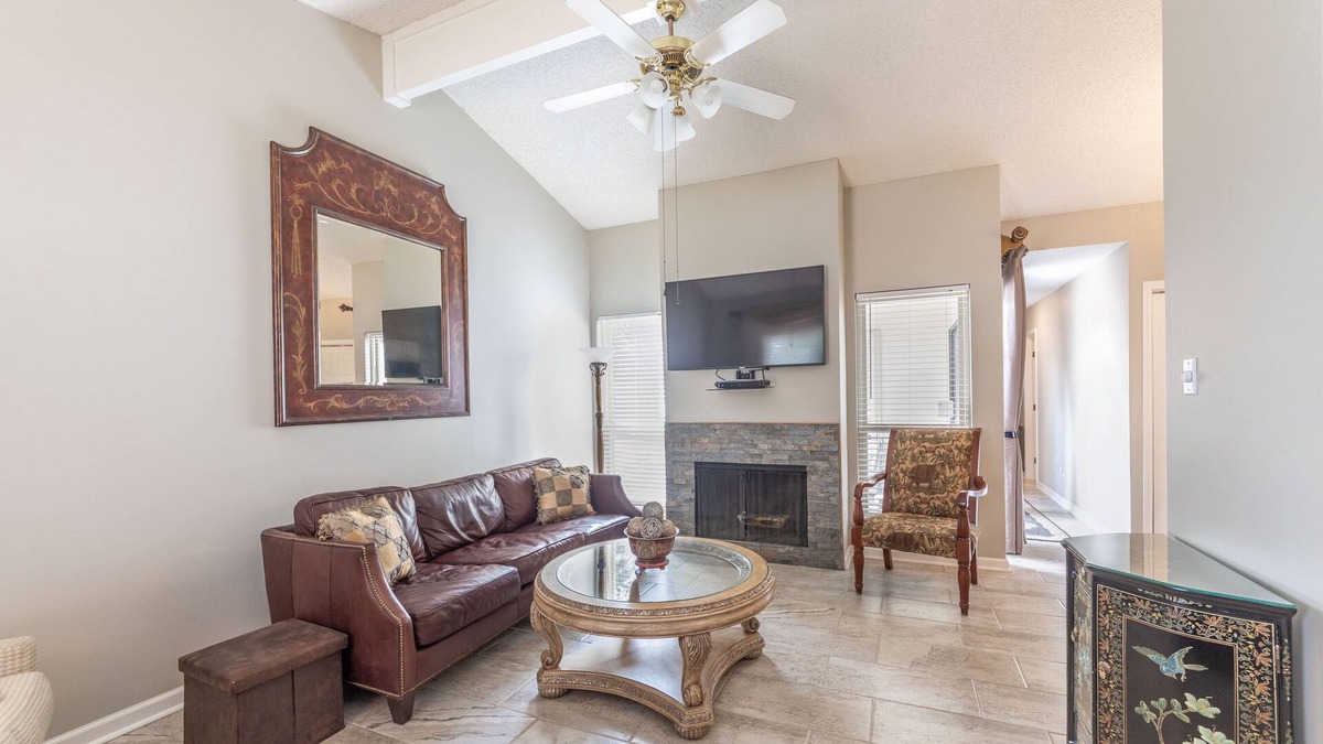 Lafayette House | 210-H Long Plantation Suites 1 or 2 Bedrooms - Monthly, Short Term, Long Term