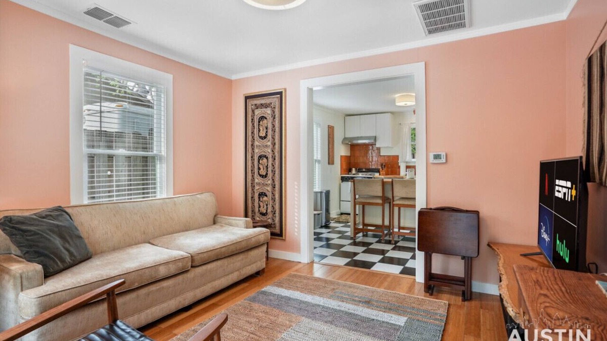 Holly House | 2109 Haskell #B xxxx
