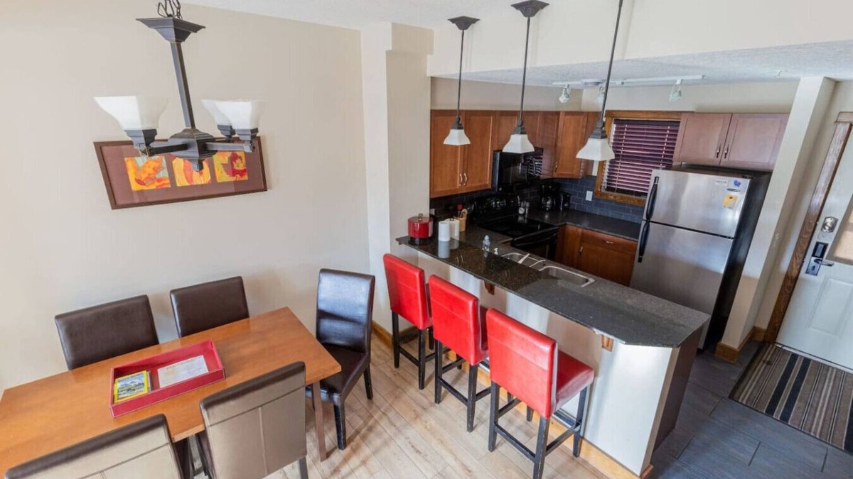 Canmore Ski Chalet | 212 Canmore Chalet With Beautiful Mountain Views