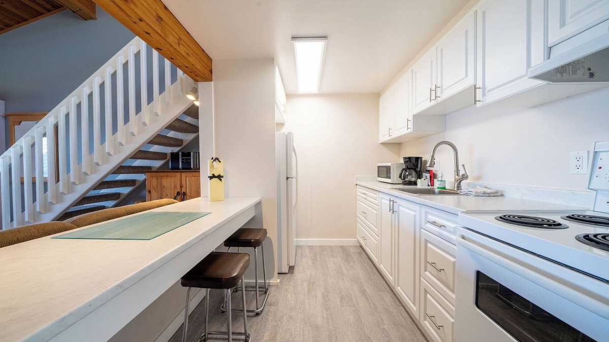 Regional District of Nanaimo Condo | #212 Upper Beach View Suite at Shorewater Resort, Qualicum Beach