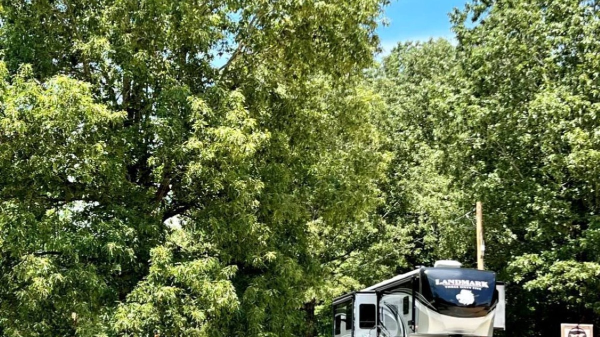 Flatwoods RV Rental | 214B LIGHTENING BUG LODGE SITE 14
