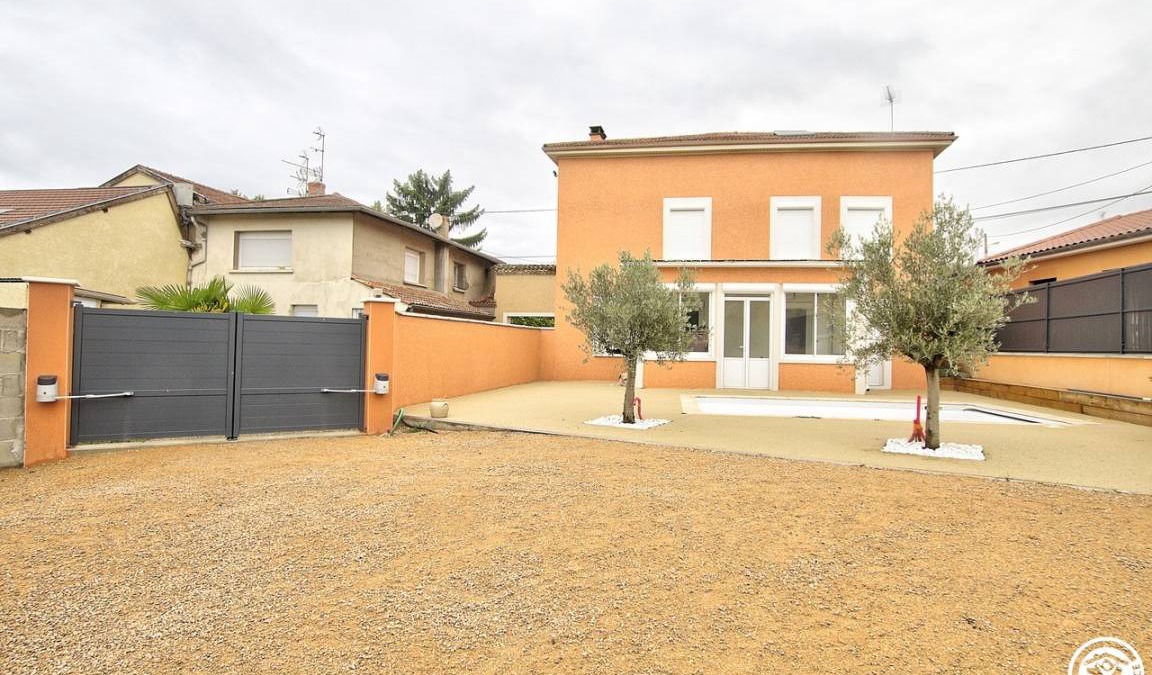 Trevoux House | 215 m² Gîte ∙ 7 bedrooms ∙ 15 guests