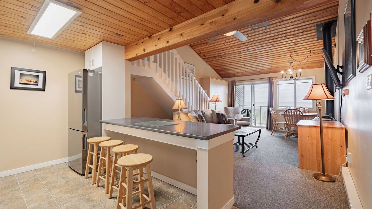 Regional District of Nanaimo Condo | #218 Upper Beach View Suite at Shorewater Resort, Qualicum Beach