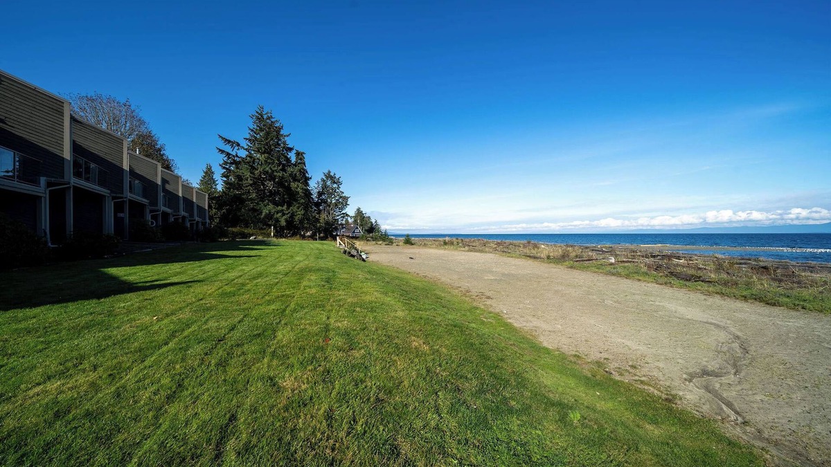 Regional District of Nanaimo Condo | #219 Lower Beach View Suite at Shorewater Resort, Qualicum Beach