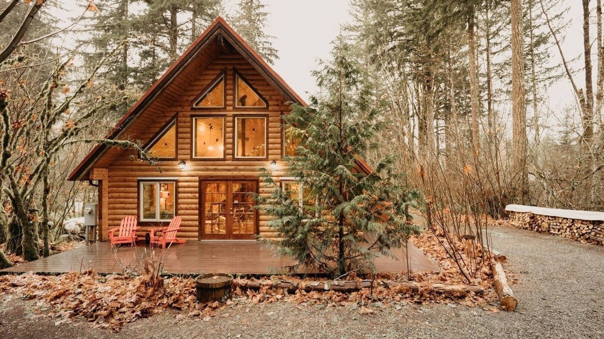 Warnick Cabin | 21GS - Log Cabin - Pets Ok - Sleeps 6 by RedAwning